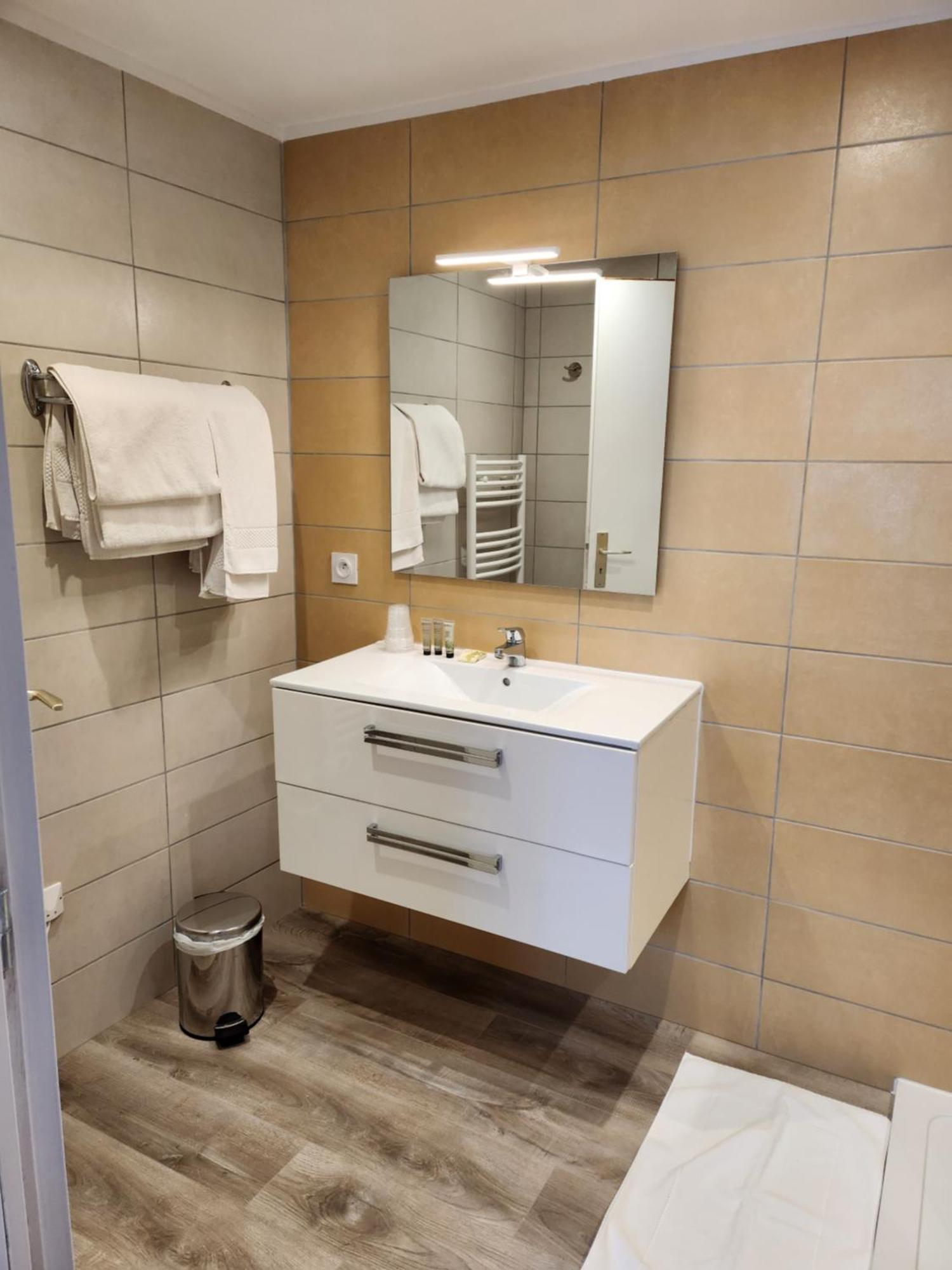 Hotel Des Negociants Lamastre Ngoại thất bức ảnh